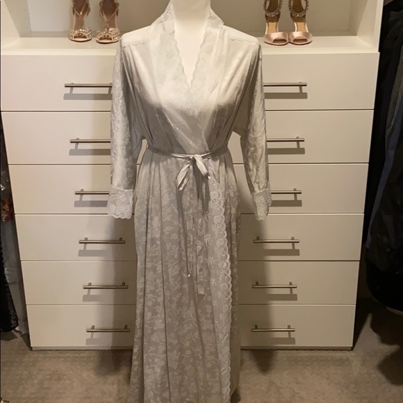 Vintage Jolie Two Nightgown and Robe Set - Picture 4 of 4